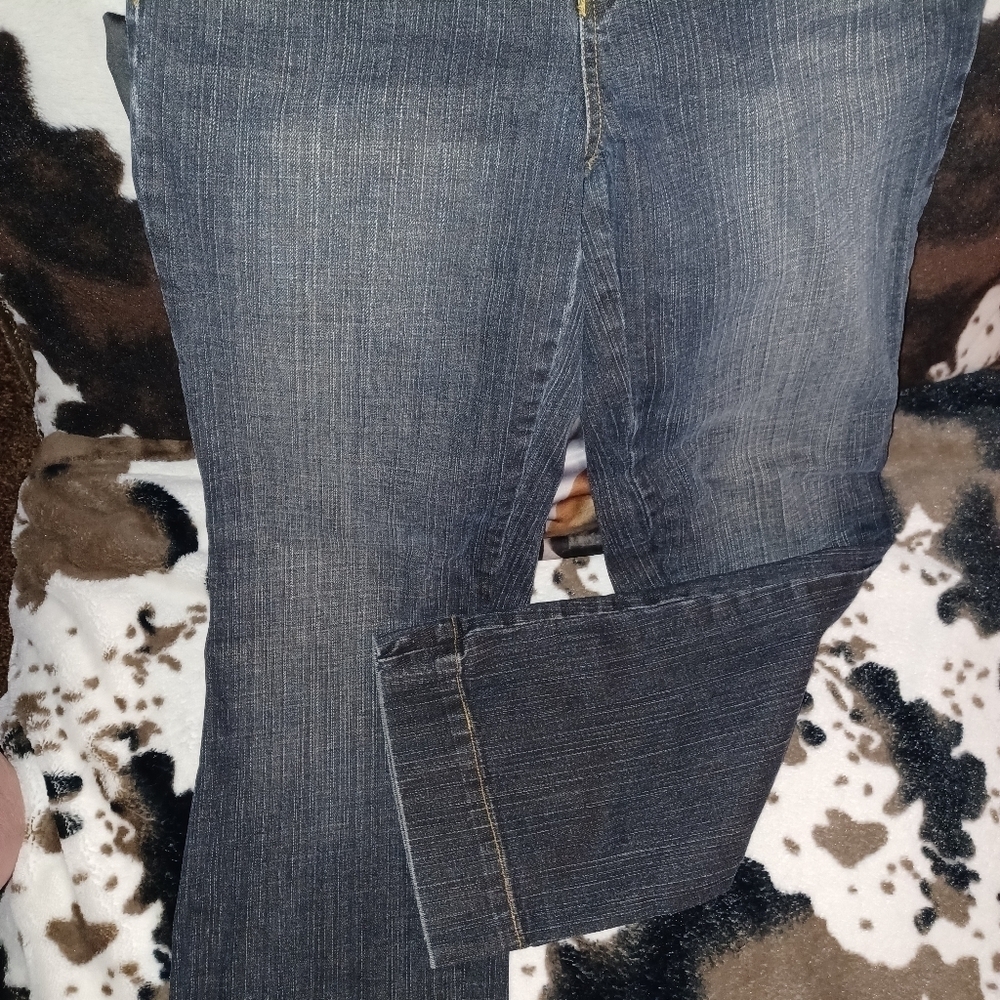 BISOU BISOU WOMENS JEANS, SIZE 8, 5 POCKET, WITH BLING. - Picture 4 of 9
